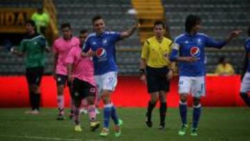 Henry Rojas celebra el tercer gol de Millonarios.