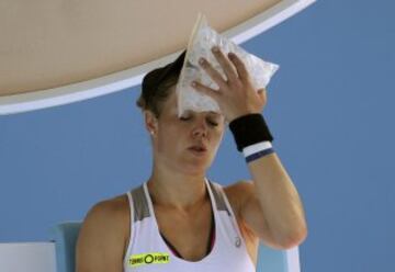 Laura Siegemund combate el calor como puede.