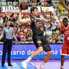 Un espectacular Will Thomas devuelve la sonrisa a Valencia