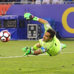 AS del partido: Un solvente Bravo sostuvo el triunfo de la Roja