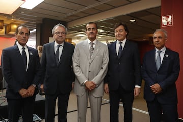 De izquierda a derecha: Mohammed Jahan A.A Al Kuwari (Embajador de Qatar en España), Manuel Polanco (Presidente de PRISA), Khalid Thani A. Al Thani (Consejero de PRISA y Presidente de Ezdan Holding Group), José Ramón Lete (Presidente del Consejo Superior 