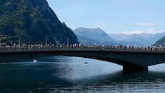 This is the Overseas Highway, the gigantic floating engineering project that connects 44 islands with 42 stunning bridges