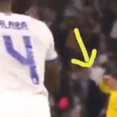 La vacilada de Kroos a Mount tras el pitido final que no ha sentado nada bien en Londres