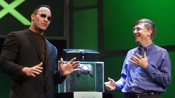 The Rock y Bill Gates durante la presentaci&oacute;n de Xbox. 