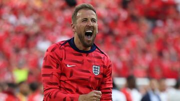 Dusseldorf (Germany), 06/07/2024.- Harry Kane of England celebrates after winning the penalty shootout of the UEFA EURO 2024 quarter-finals soccer match between England and Switzerland, in Dusseldorf, Germany, 06 July 2024. (Alemania, Suiza) EFE/EPA/GEORGI LICOVSKI