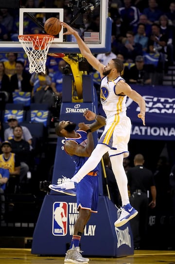 JAVALE MCGEE. Pasar de jugador-payaso a jugador-real ha sido simple: fichar por estos Golden State Warriors. Recambió natural de Zaza Pachulia, estuvo muy correcto en la lucha por el rebote contra Tristan Thompson (y en toda lucha que se le pusiera por delante, la verdad) cuando estuvo en pista.: atrapó cuatro en solo seis minutos. Su verticalidad introduce una nueva posibilidad en el ataque de los Warriors: lanzarla arriba y que la atrape para machacar.