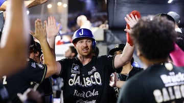Jugadores de los Charros de Jalisco después de ganarle a los Sultanes.