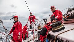 Sophie Ciszek, Rob Greenhalgh, Guillermo Altadill Y Xabi Fern&aacute;ndez a bordo del &#039;Mapfre&#039;. 