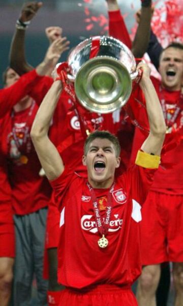 El 25 de mayo de 2005, el Liverpool conquista la Champions League tras ganar en los penaltis al Milan, al empatar 3-3. Como capitán, Steven Gerrad fue el encargado de levantar la Copa de Europa. Ese mismo año, ganan al CSKA de Moscú la Supercopa de Europa.