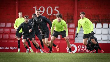 06-02-25. GELABERT, DOTOR, MARAS, DIEGO SÁNCHEZ, CAICEDO Y DUBASIN, DURANTE EL ENTRENAMIENTO DEL SPORTING.