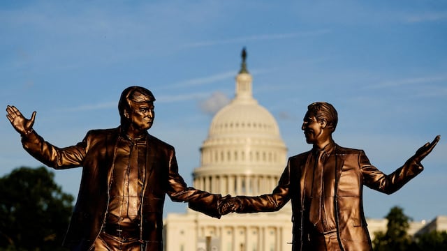 Let’s take a look at what happens when things go wrong during a president’s time in office - or for causes which ocurred before entering the Oval Office.