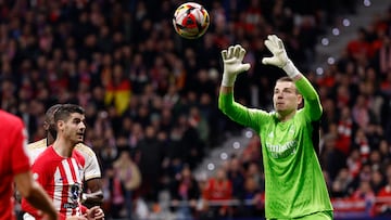 El guardameta del Real Madrid Andriy Lunin en acción durante el partido de octavos de final de la Copa del Rey de fútbol entre Atlético de Madrid y Real Madrid, este jueves en el estadio Cívitas Metropolitano.