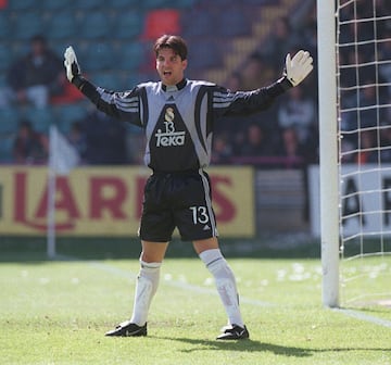 Formado en las categor赤as inferiores del Real Madrid, jug車 con el primer equipo la temporada 98/99.