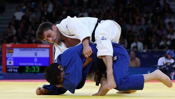 Spain's Francisco Garrigos and Japan's Ryuju Nagayama (Blue) compete in the judo men's -60kg quarter-final bout of the Paris 2024 Olympic Games at the Champ-de-Mars Arena, in Paris on July 27, 2024. (Photo by Jack GUEZ / AFP)