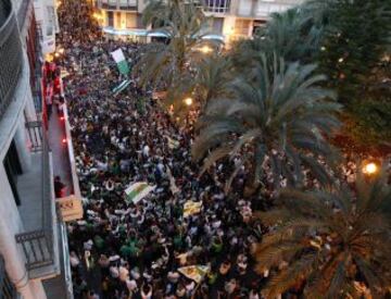 La ciudad de Elche sale a la calle a celebrar el ascenso a primera divisin.