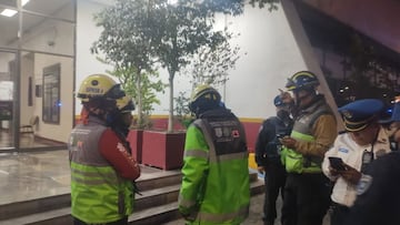 Se registra incendio en inmueble de la Secretaría de Obras de la Ciudad de México; cierran Avenida Universidad