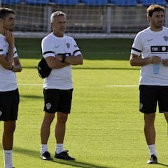 "La afición está inquieta, pero haremos un equipo bonito"