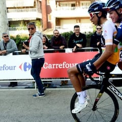 Froome cargó con Bernal en el manillar de su bici: "A esto se le llama ser un supergregario"