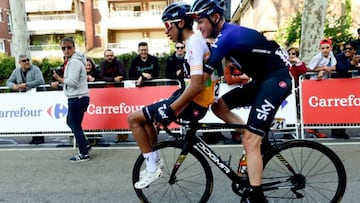 Froome carg車 con Bernal en el manillar de su bici: "A esto se le llama ser un supergregario"