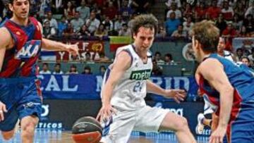 <b>FILIGRANAS EN BLANCO. </b>Raúl López lideró la exhibición del líder ante el AXA Barcelona. Pepu Hernández lo vivió en directo en Vistalegre.