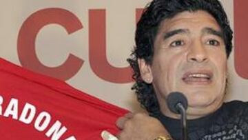 <B>FÚTBOL 7.</B> Maradona presenciará en Esteopona el Campeonato de Fútbol 7, que retransmitirán Cuatro y Canal +.