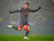 Soccer Football - Serie A - Parma v Inter Milan - Stadio Ennio Tardini, Parma, Italy - January 7, 2026 Inter Milan's Hakan Calhanoglu in action REUTERS/Daniele Mascolo
