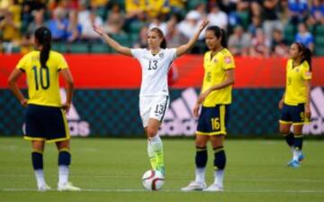 Alex Morgan (número 13) genera suspiros y aplausos dentro y fuera de las canchas.