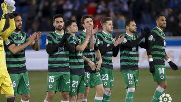 Equipo inicial del Racing frente al Alavés.