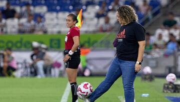 Milagros Martinez heard coach of Tigres during the first leg of the Campeon de Campeonas Liga BBVA MX Femenil match between Tigres UANL and Monterrey at BBVA Bancomer Stadium, on June 27, 2024 in Monterrey Nuevo Leon, Mexico.