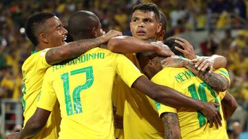 La conexión de los dos futbolistas del Barcelona funcionó para abrir el marcador. Neymar participó mucho pero no culminó, como Gabriel Jesús.