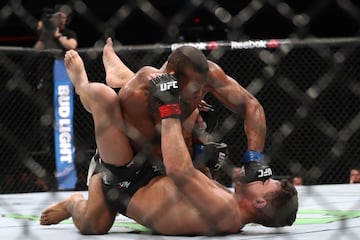 Los golpes más brutales en los combates de la UFC