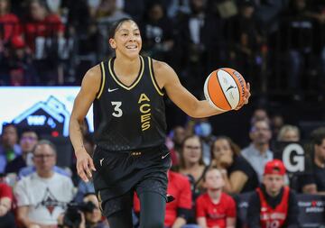 La ala-p¨ªvot disput¨® 15 temporadas como profesional viajando por varias ligas. Empez¨® en Los Angeles Sparks de la Women`s NBA despu¨¦s de ser elegida en la primera ronda del draft. Tras 12 temporadas en la costa oeste, disput¨® una ¨²ltima temporada en Chicago Sky antes de probar suerte en el UMMC Ekaterinburg de la liga rusa, Guangdong Dolphins, (2010-2015), de la liga china, Fenerbah?e Istanbul. La jugadora de San Luis se retira de las pistas en Las Vegas Aces.