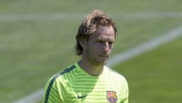 Rakitic, en el entrenamiento del Barcelona.