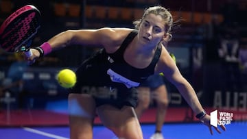 Alejandra Salazar durante un partido de World Padel Tour.