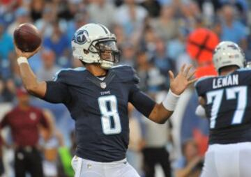 Mucha mejor cara del número 2 del draft, Marcus Mariota, en su primer partido en Tennessee. El quarterback hizo 5 de 8 en pases para 58 yardas sin pérdidas y a punto estuvo de conseguir un touchdown, que frustró el receptor Dexter McCluster al que se le cayó el balón en la end zone. También se notó la mejoría de la defensa de los Titans, en la que el cornerback Perrish Cox logró un touchdown de 24 yardas tras una intercepción.