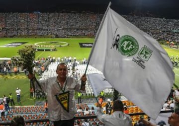 El acto central tuvo lugar en el Atanasio Girardot de Medellín pero hubo otras manifestaciones de apoyo en otros lugares del país.