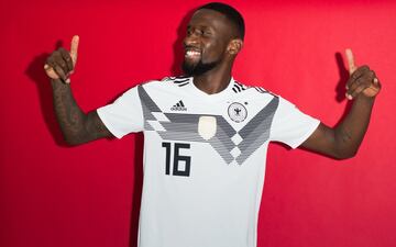 Las poses más estrambóticas de los jugadores en la foto oficial