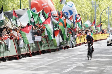 Manifestantes pro Palestina durante la carrera.