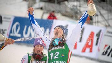 EPA6214. SEMMERING (AUSTRIA), 28/12/2018.- La eslovaca Petra Vlhova celebra su victoria en la prueba de eslalon gigante femenino en Semmering (Austria) hoy, 28 de diciembre de 2018. EFE/ Christian Bruna