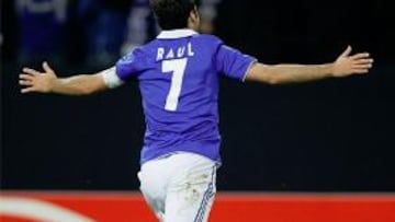 El Schalke 04 retirará el número 7 de Raúl González