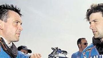 <b>COMPAÑEROS. </b>Casteu, a la izquierda, fue el mochilero de Isidre Esteve en el pasado Dakar.