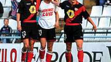 DEDICATORIA. Bolo se acordó del lesionado Luis Cembranos. Marcó y mostró su apoyo a su amigo.