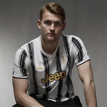 El conjunto italiano junto con la marca deportiva Adidas ha presentado la que será la nueva camiseta para la temporada 20/21. Una combinación de tradición, arte, elegancia, excelencia e innovación según el propio club. 