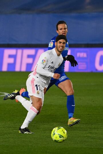 Marco Asensio y Nemanja Maksimovic.