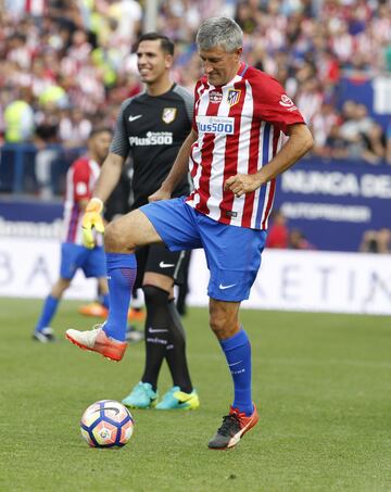 Quique Setién con el balón.