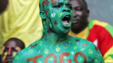 <b>ÍDOLO EN TOGO. </b>Los aficionados de su país natal le rinden tributo de héroe.