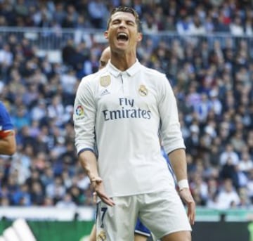 Cristiano Ronaldo se lamenta de una ocasión fallada.