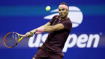El tenista espa?ol Rafa Nadal devuelve una bola durante su partido ante Rinky Hijikata en el US Open 2022.