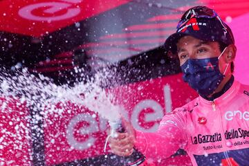 El ciclista colombiano Egan Bernal del Team INEOS Grenadiers ganó la novena etapa del Giro de Italia 2021 y es el nuevo líder de la clasificación general.