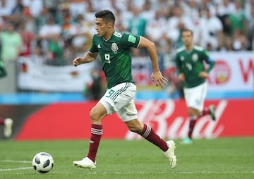 MOSCOW, RUSSIA - JUNE 17: Raul Jimenez of Mexico controls the ball during the 2018 FIFA World Cup Russia group F match between Germany and Mexico at Luzhniki Stadium on June 17, 2018 in Moscow, Russia. (Photo by Ian MacNicol/Getty Images)